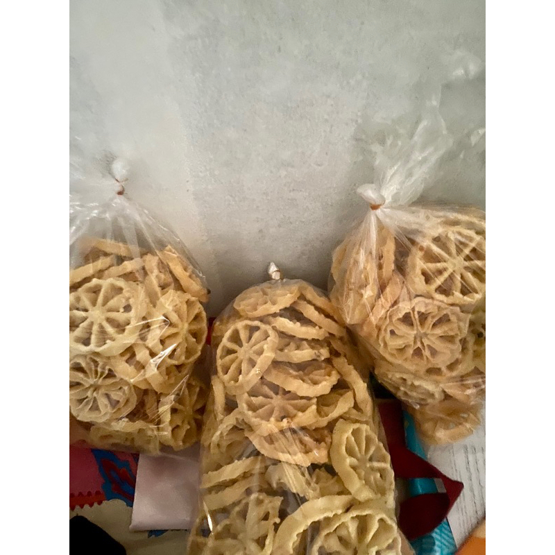 

Kembang Goyang / Loyang