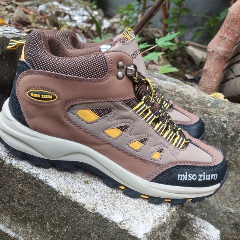 miso zium sepatu outdoor hiking lari gunung