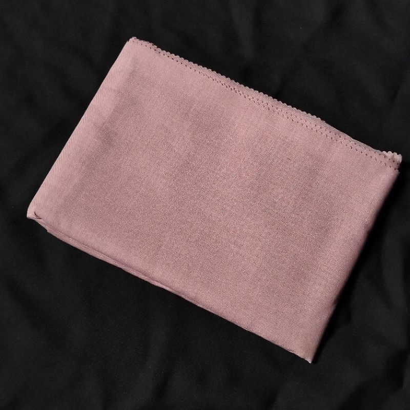 Hijab Paris Premium Segi Empat Warna Rose Gold