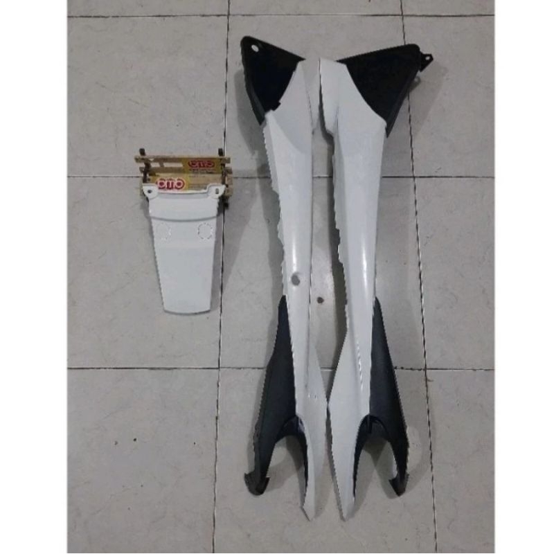 Yamaha RXZ Catalyzer cover body samping belakang set tutup putih