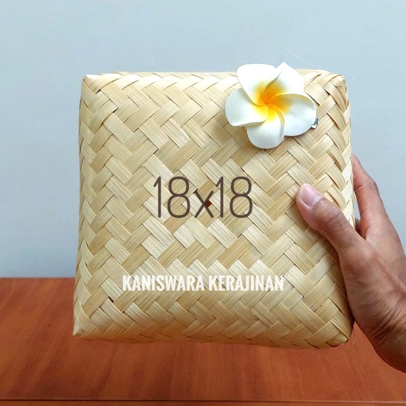 Besek Bambu 18x18 cm Sepasang Anyaman Halus Hampers Hantaran Bogor