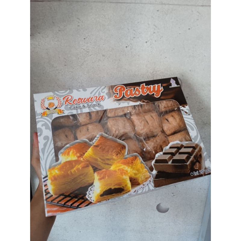 

PASTRY RESWARA COKLAT