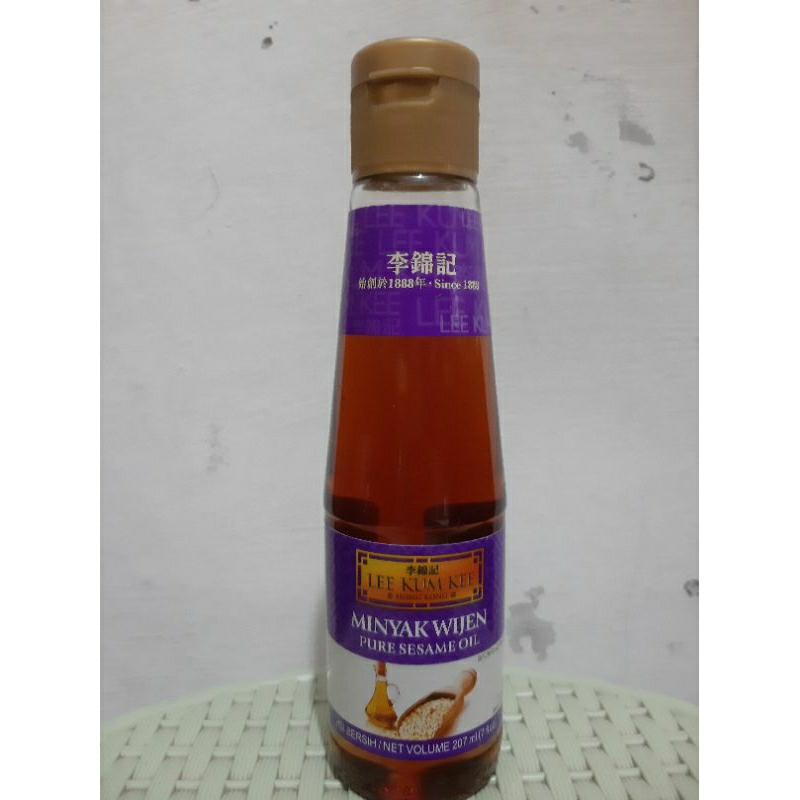 

Lee Kum Kee Sesame Oil 207 ml | minyak wijen 207 ml