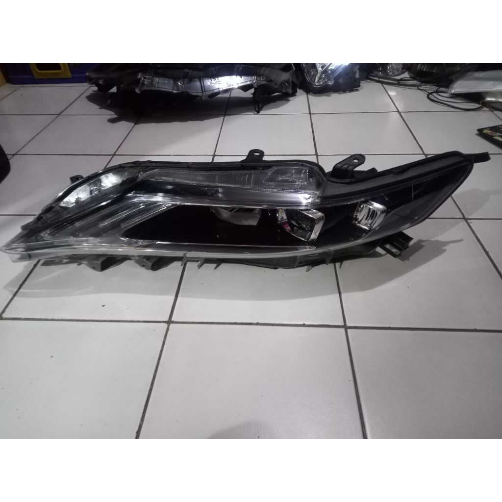 Headlamp Toyota Harrier Kiri 2014 - 2019