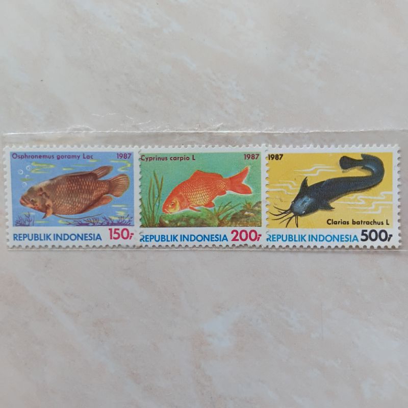 

Perangko Prangko Kuno Set Lengkap Seri Ikan 1987 Mint - YN2334