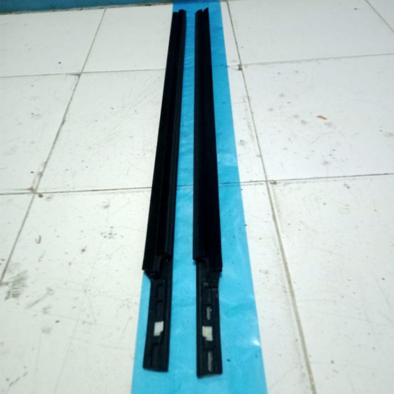pelipit kaca luar Nissan Livina weather Strip Grand Livina pelipit kaca belakang Nissan Livina