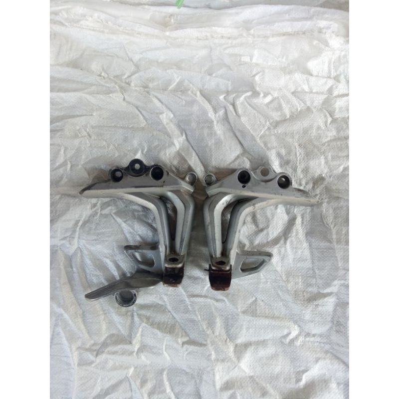 pijakkan kaki motor Yamaha Jupiter z original bekas copotan second