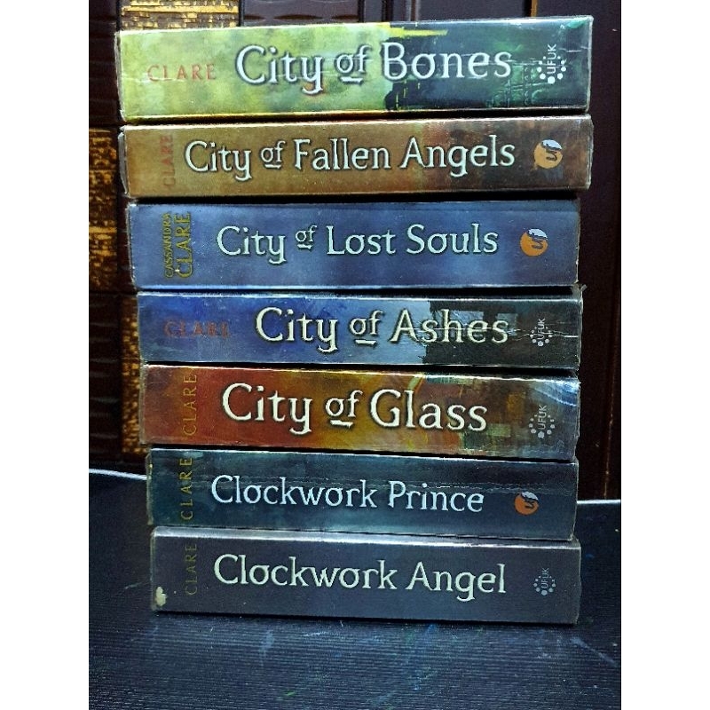 Novel Karya Cassandra Clare