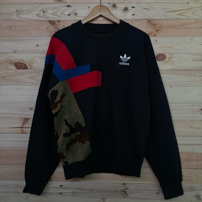 Crewneck Hoodie Adidas Trefoil Block Camo Europa Originals - Second Very Good Condition Untuk Pria &