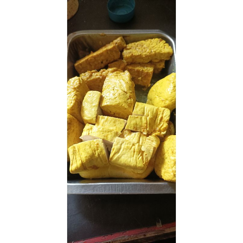

Tahu bumbu kuning pesmol siap saji isi 10 full bumbu renyah