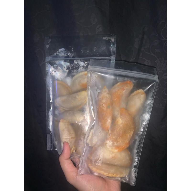 

cireng isi ayam suwir pedas / bakso sosis pedas manis / keju 10 pcs