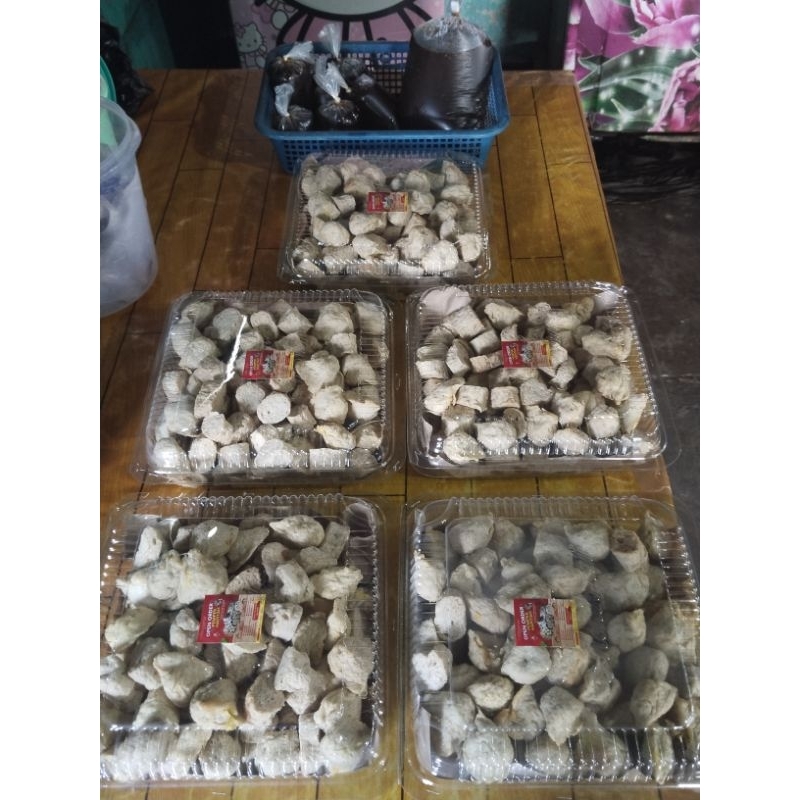 

pempek telur (lenjer+telur+kulit+adaan)