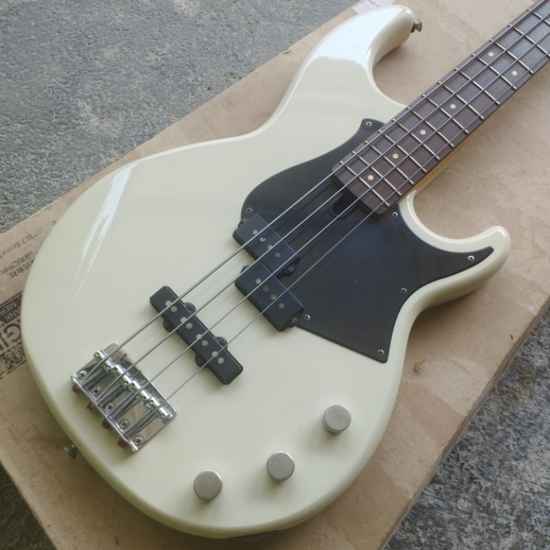 GITAR BASS YAMAHA BB234 ORIGINAL SECOND SEPERTI BARU + DUS BAWAAN SUPER MURAH FREE ONGKIR
