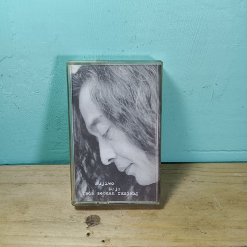kaset pita sujiwo tejo album pada sebuah ranjang
