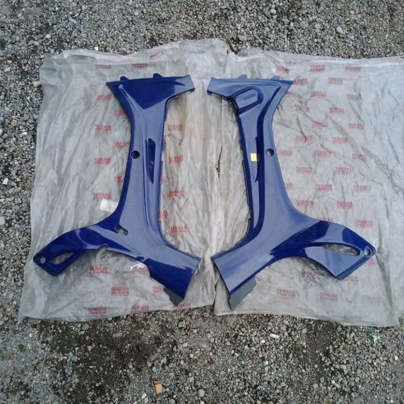 Sayap dalam legshield dalam kanan kiri yamaha f1zr fizr ungu COVER UNDER 1/2 (F1ZR) 4US-F8385-00-95/