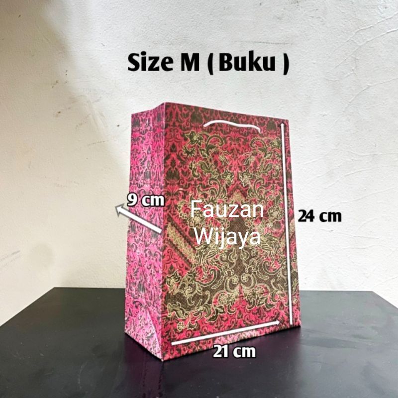 

paperbag batik / tas kertas motif batik uk buku 20x26 isi 12pcs