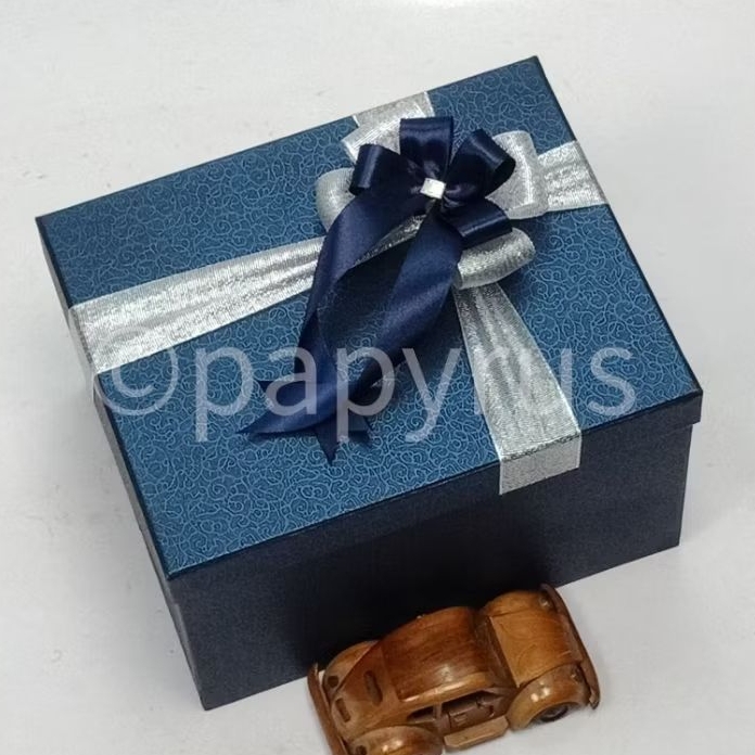 

PAPYRUS 20x25 Tinggi 15cm Kotak Kado Gift Box Hadiah Hardbox Hampers V1
