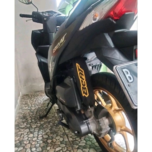 Cover shock belakang motor honda beat