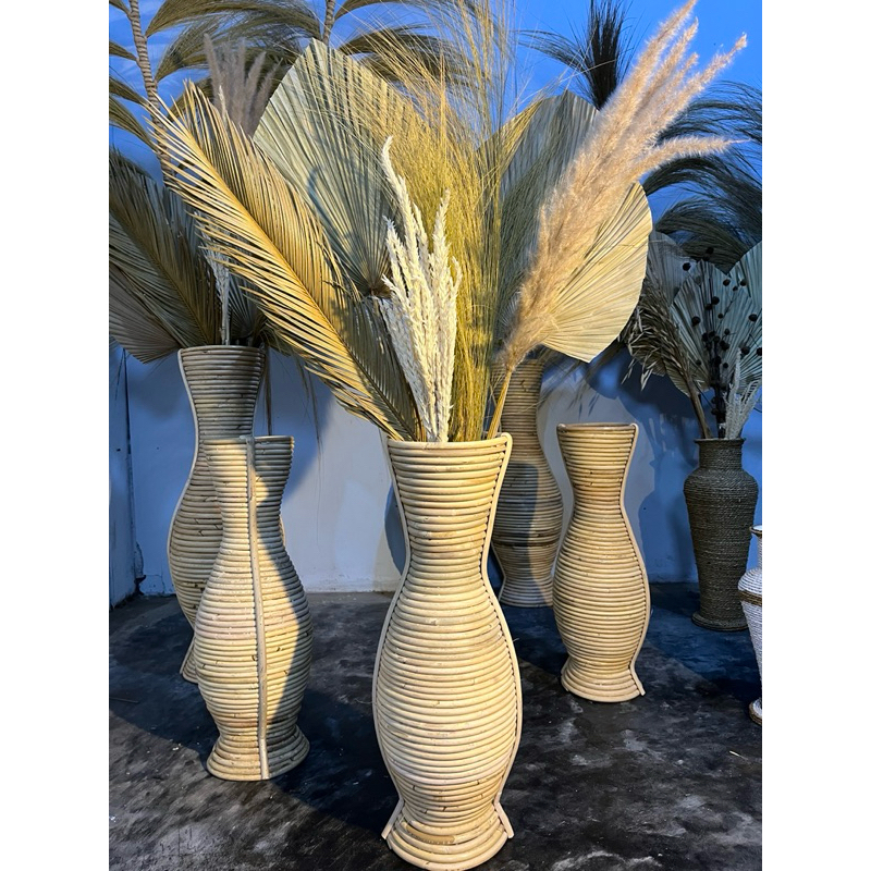 bunga sudut ruangan , bunga hias ruang tamu dengan vas rotan 50cm