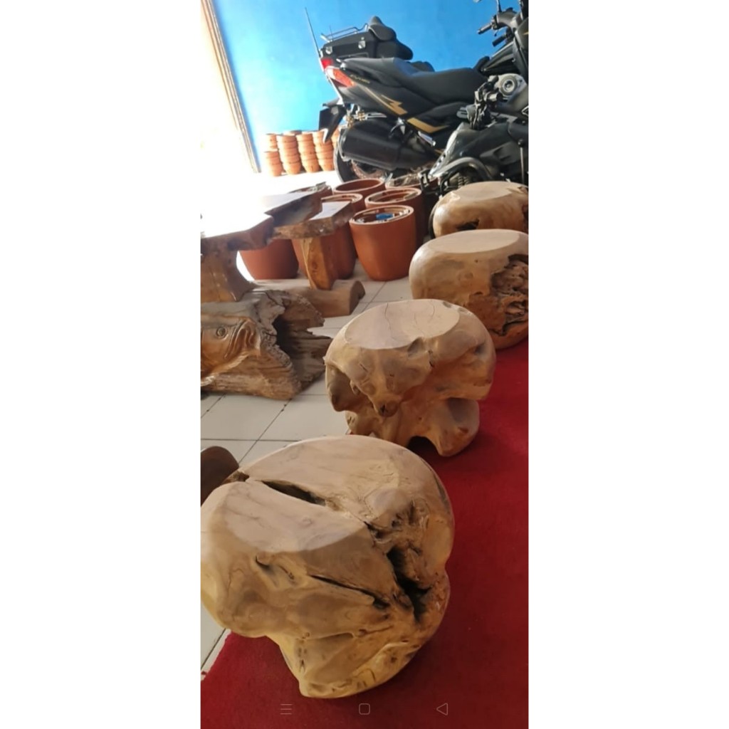 Stool Bola Jati Asli – Kursi Mini dari Akar Kayu Handmade Eksklusif