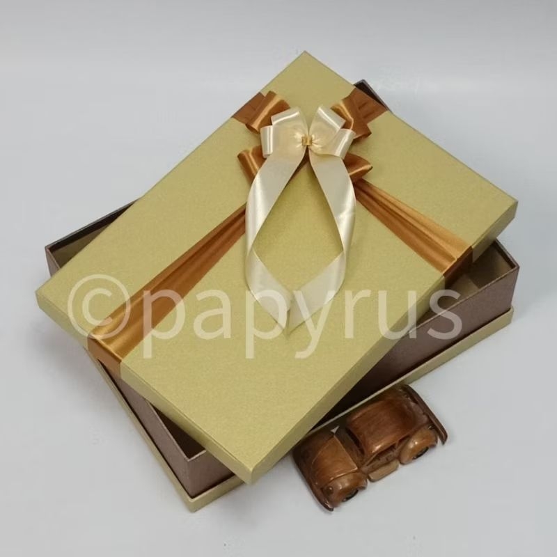 

PAPYRUS Sandwich 25x35 Tinggi 10cm Kotak Kado Gift Box Hadiah V2