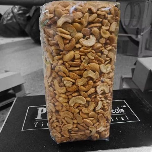 

kacang mete patahan matang original 1kg (daun jeruk)