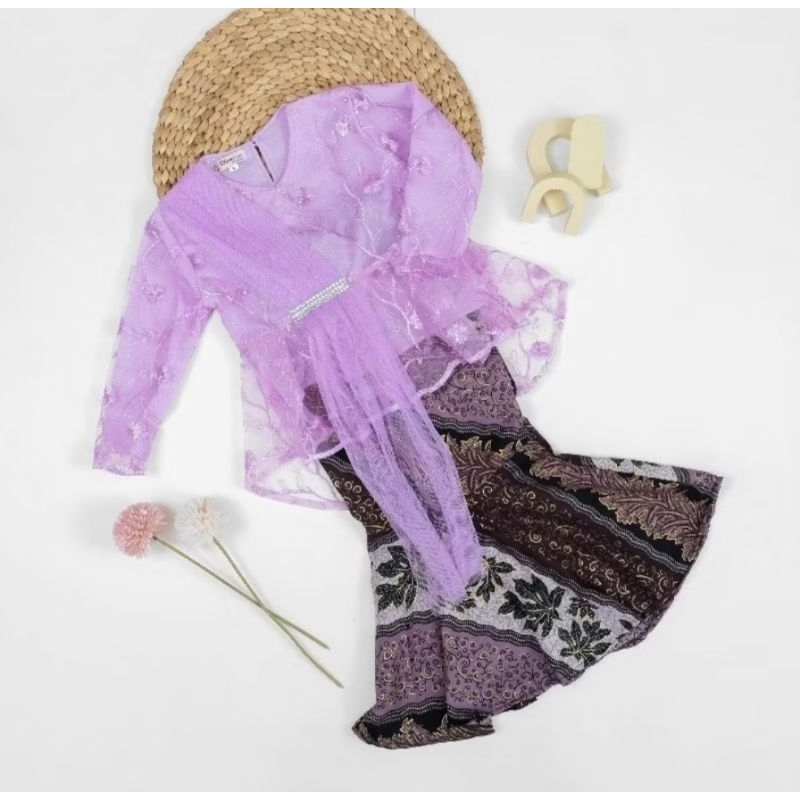 Tayura - Preloved Kebaya Brokat set Rok Duyung Anak warna Ungu Lilac