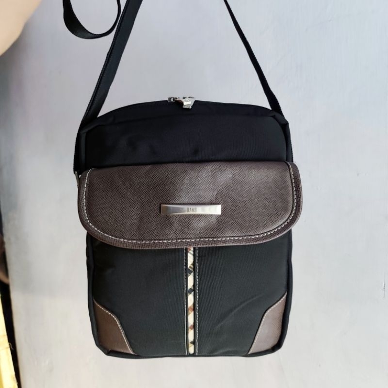 Daks Sling Bag / tas selempang Daks