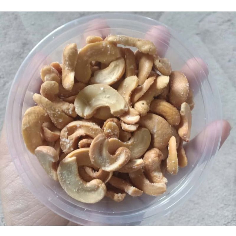 

kacang mede goreng home made uk kecil,berat -+100gram