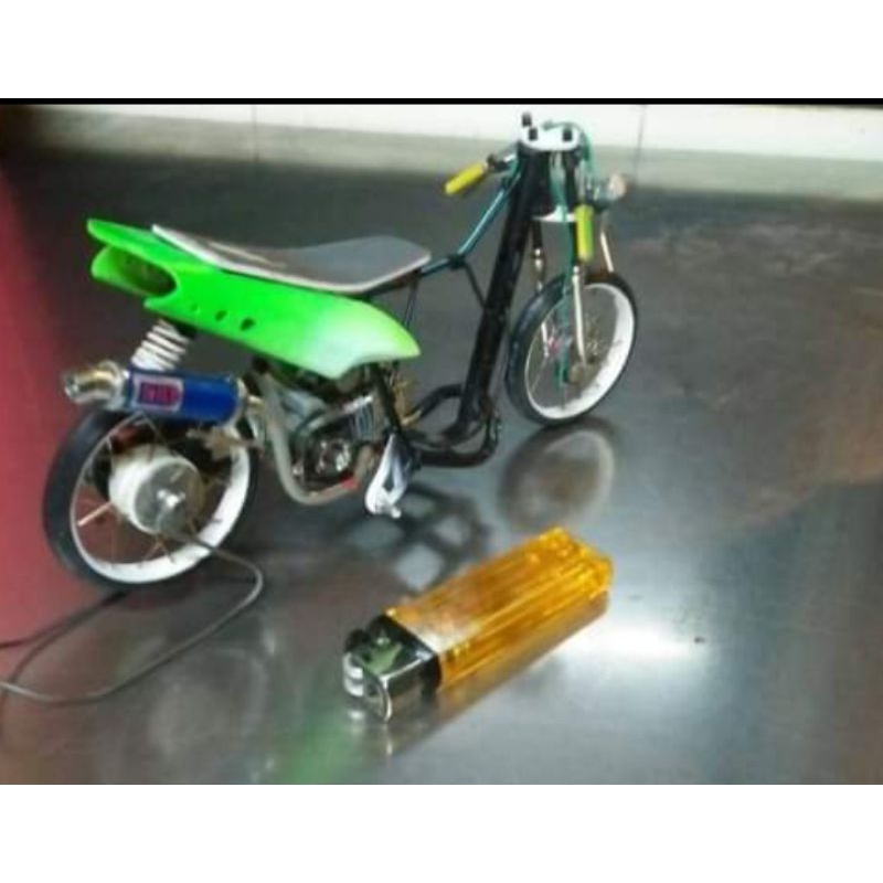 miniatur motor drag yamaha mio tanpa body depan scala1:16