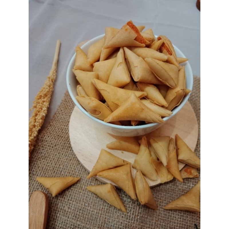 

SAMOSA KERING ISI ABON AYAM PEDAS MANIS PREMIUM 250 GRAM