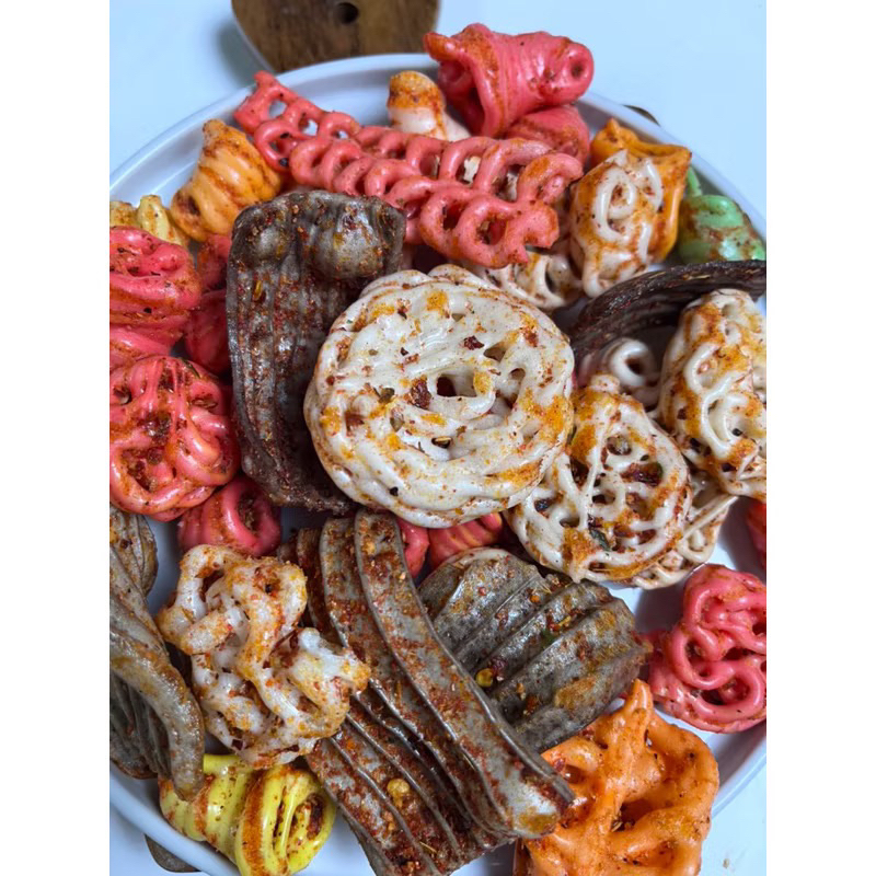 

Seblak Campur / seblak mix kering pedas daun jeruk bantet camilan kiloan gurih renyah pedas 260 gram