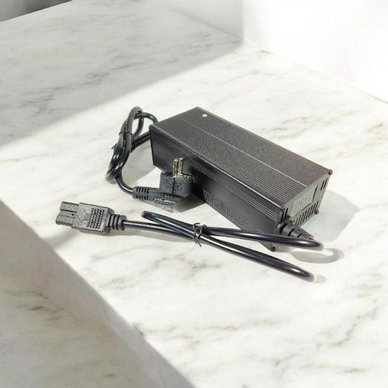 PICC Charger Aki Lithium Battery Display Adjustable Current 72V 10A - 202503-XC - Black