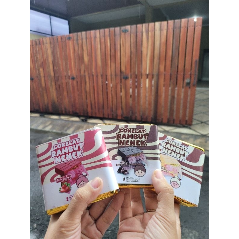 

Lezatoz_Genz Chocolate Dubai Original Crispy "Pistachio Kunafe" Berat 220 Gr ,Size 16X8 Cm ,Coklat