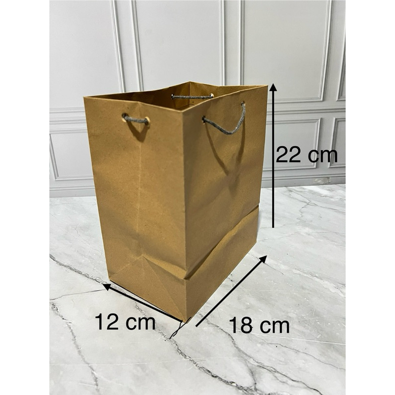 

(1 LUSIN = 12 Pcs) Paperbag R5 18x12x22 cm / Paperbag hajatan / Paperbag souvenir / Goodie bag