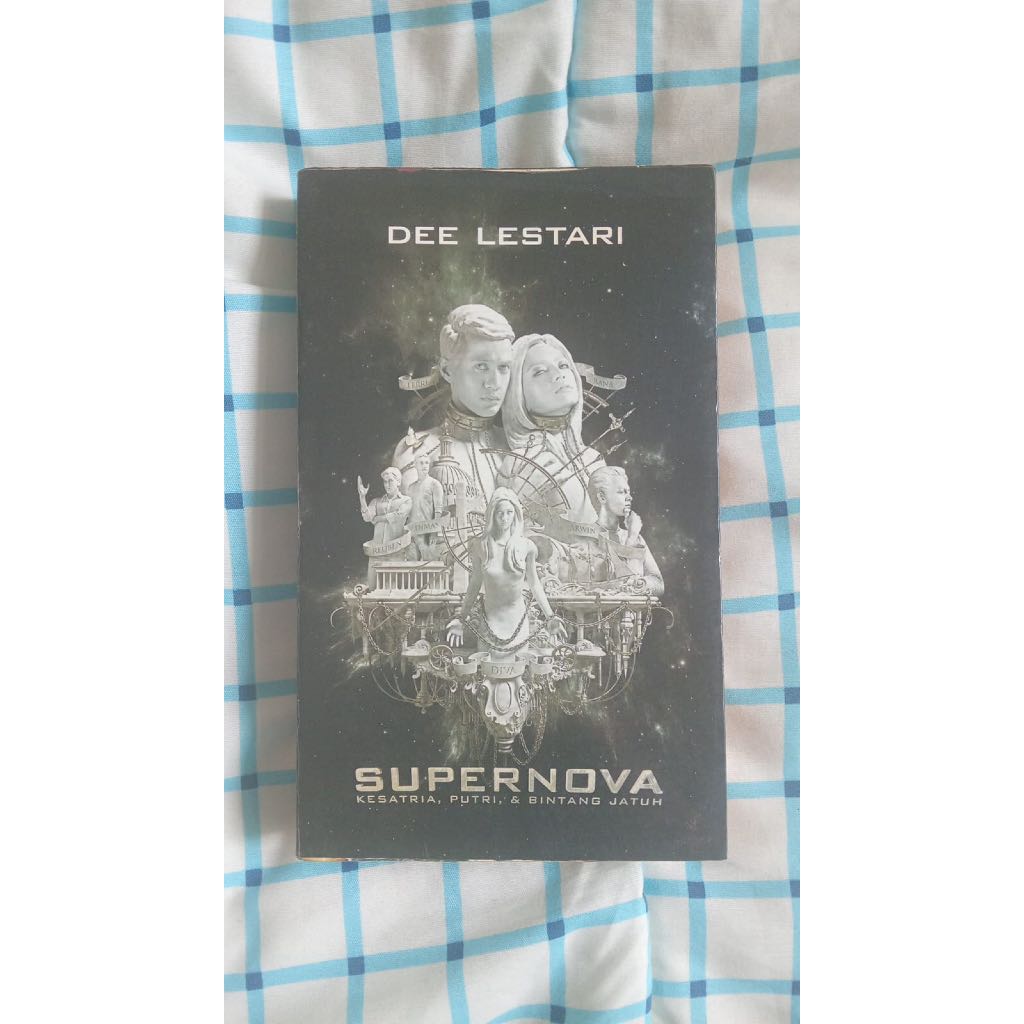 Novel Preloved/Bekas Karya Tulis Dee Lestari Supernova Seri 1: Kesatria, Putri, dan Bintang Jatuh