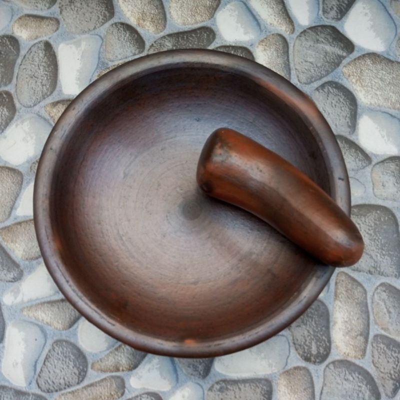 COBEK TANAH LIAT DAN ULEKAN COBEK GERABAH LAYAH DAN MUNTHU TANAH LIAT