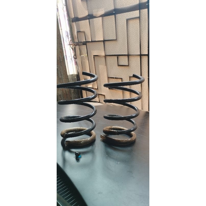 per depan avanza lama