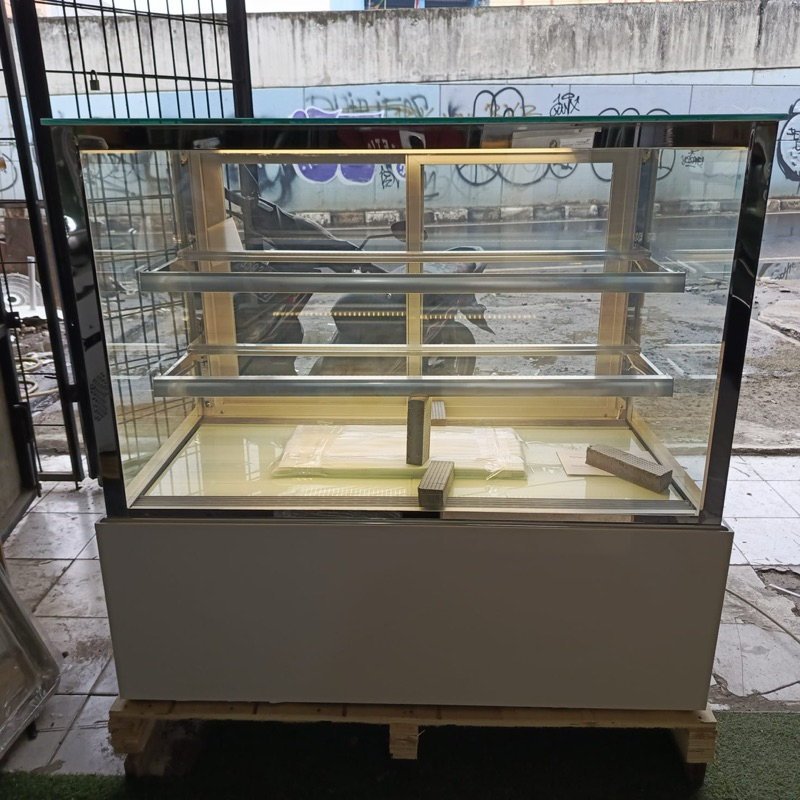 Cake showcase chiller black/white HS-90