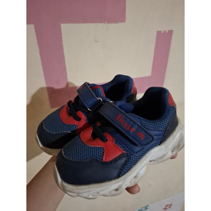 Sepatu little m