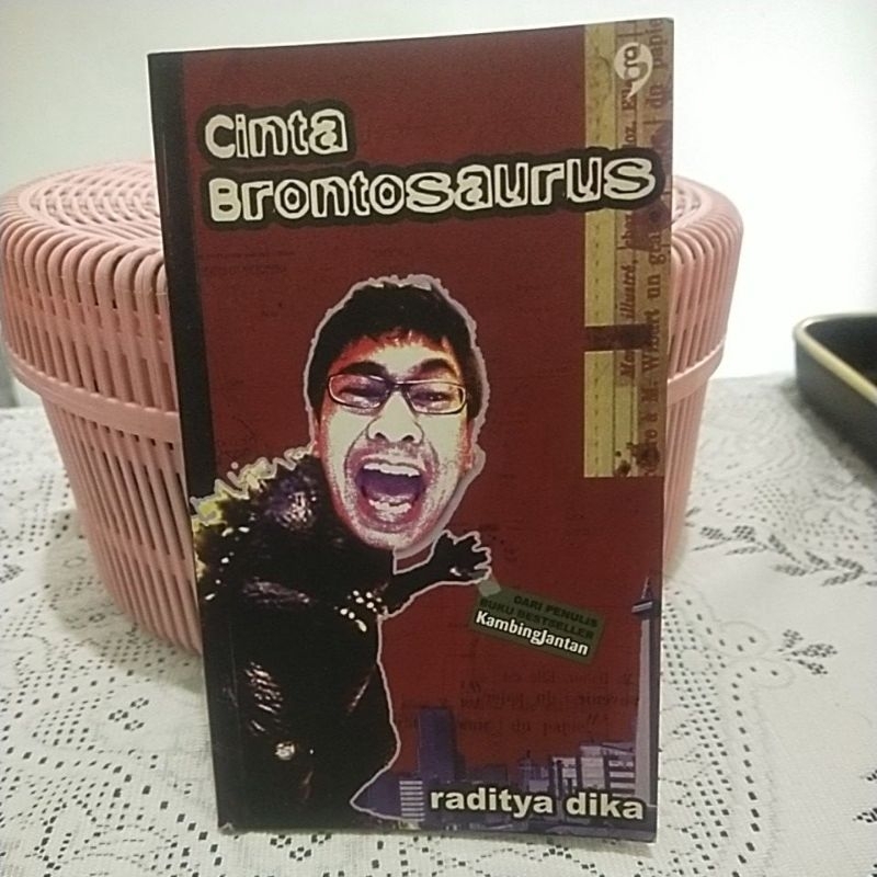Cinta Brontosaurus - Raditya Dika