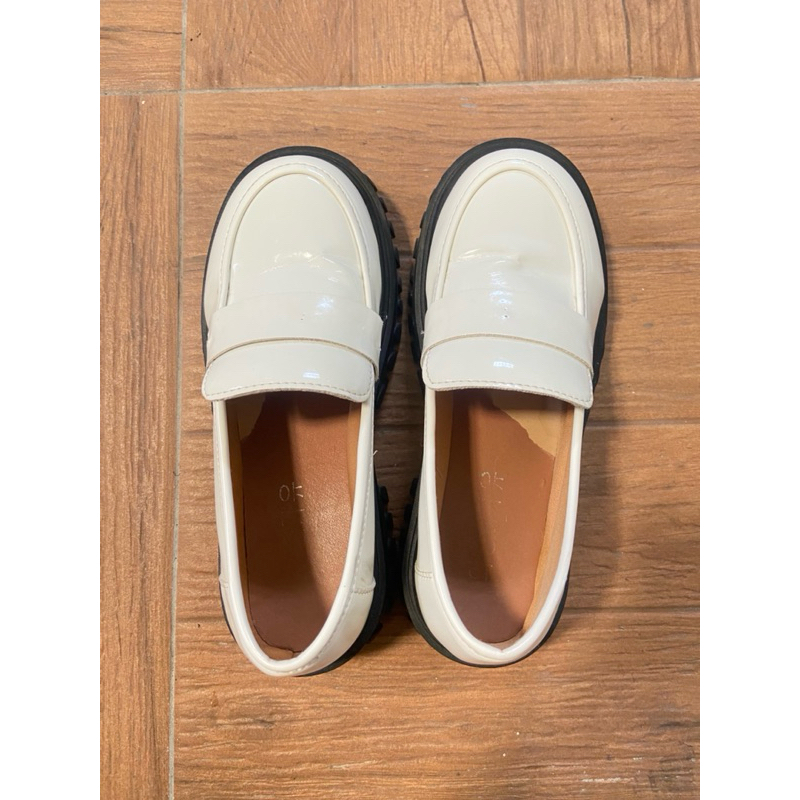 (Preloved) Sepatu Wanita Loafer Warna Putih
