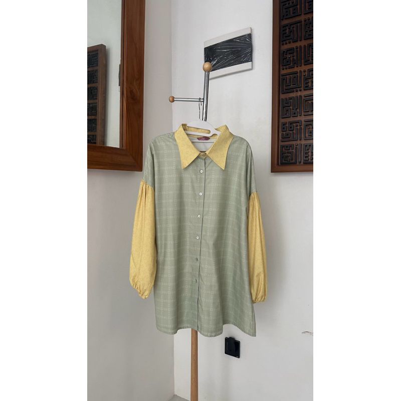 Sideline Kemeja Preloved