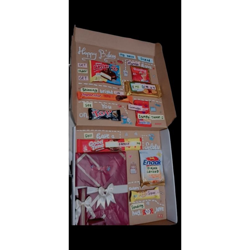 

Gift snack box with greeting words