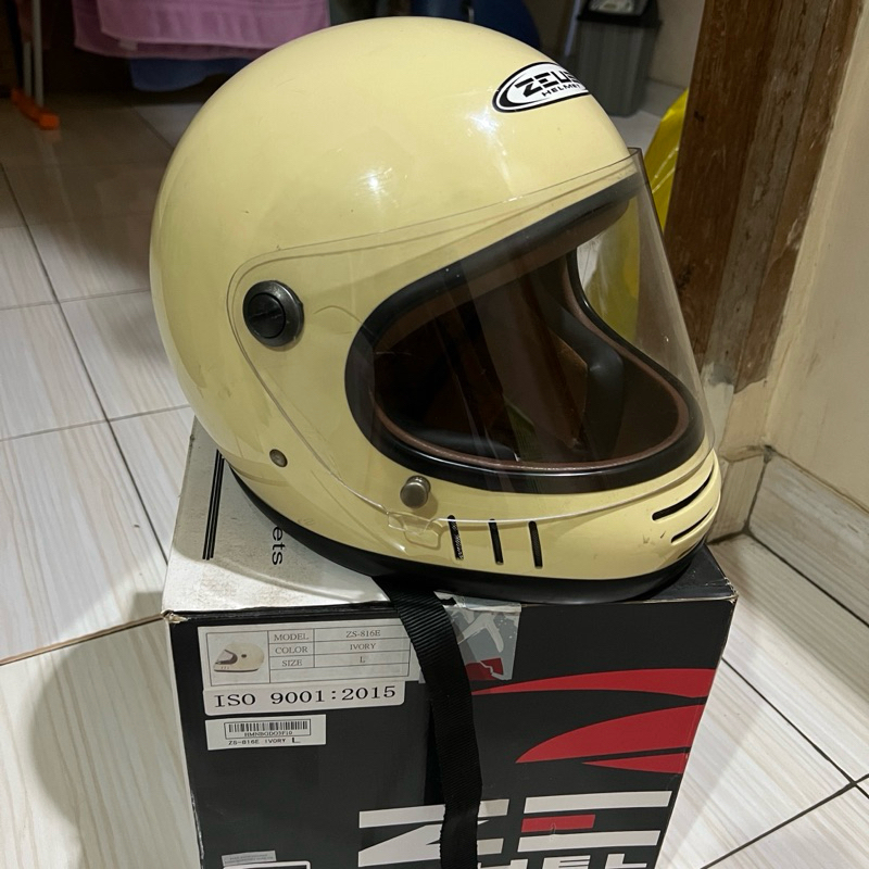 helm zeus retro