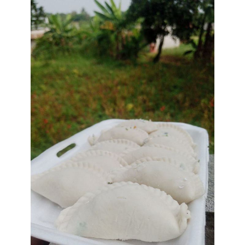 

cireng isi ayam suwir pedas gila kenyal dan gurih isi 10 pcs