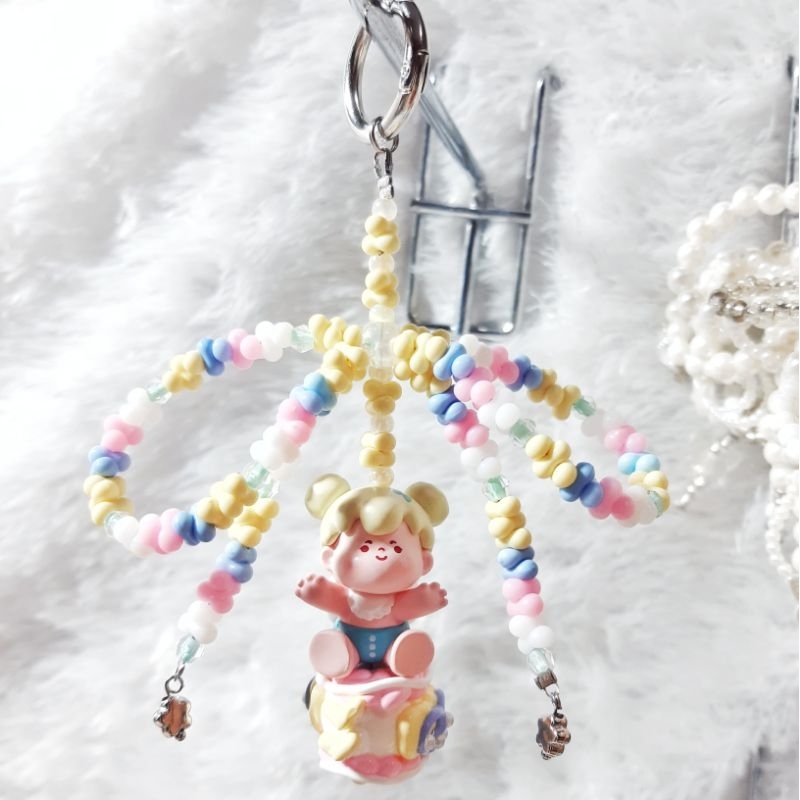 

READY woow gantingan kunci pita manik kacang manik painting