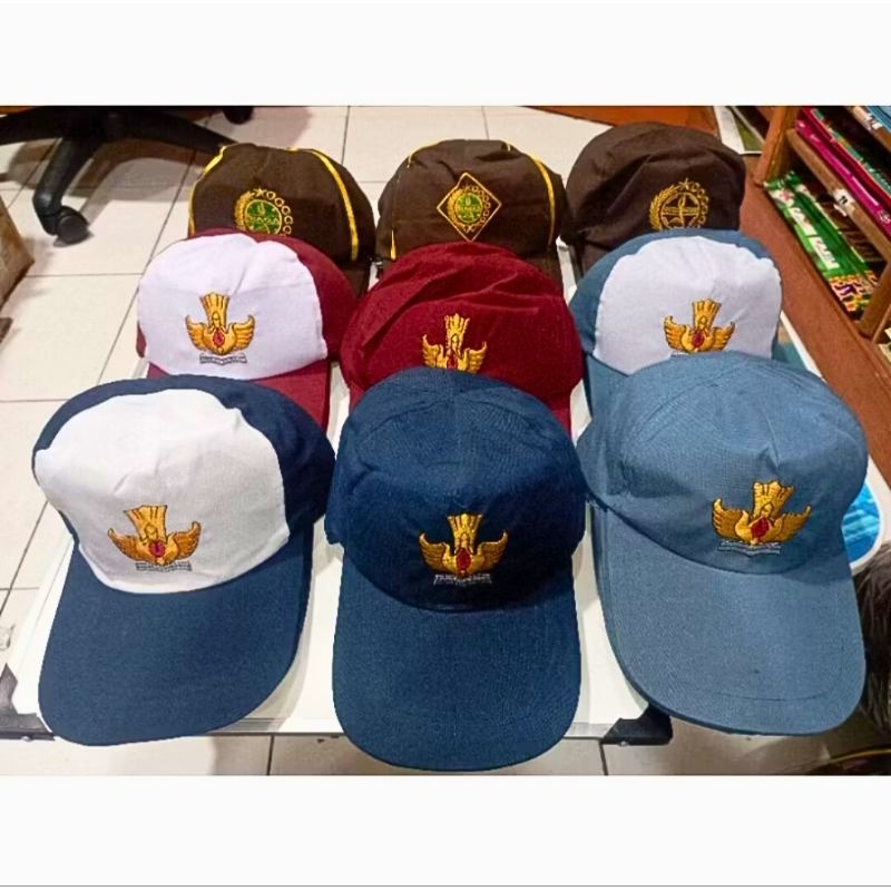 Topi Sekolah Bordir SD SMP SMA – Seragam Resmi | Per Kodi / ½ Kodi | Cocok untuk Grosir & Sekolah