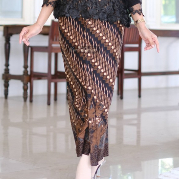 Jarik Instan Wiru - Jarik Plisket Bawahan Kebaya Motif Lereng Kambil by Kanca Sinden