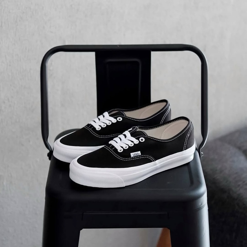 VANS AUTHENTIC VAULT OG LX BLACK WHITE BNIB ORIGINAL